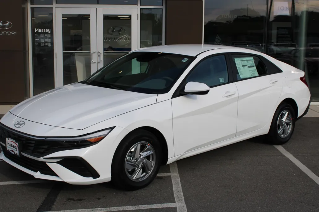 2025 Hyundai Elantra SE photo 1