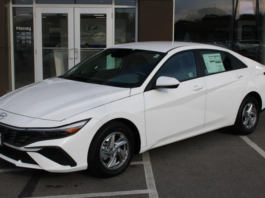 2025 Hyundai Elantra SE photo 1