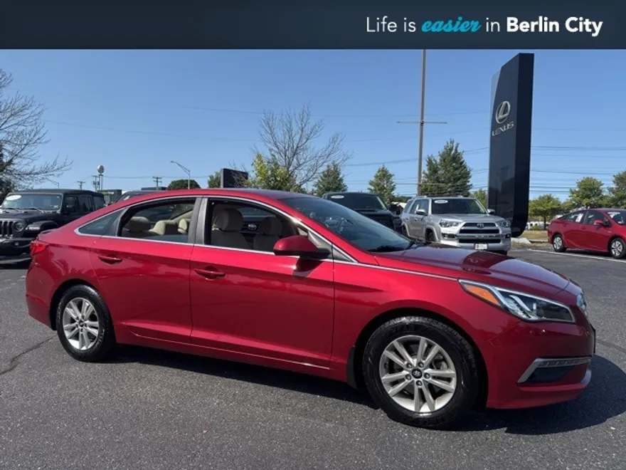 2015 Hyundai Sonata SE photo 1