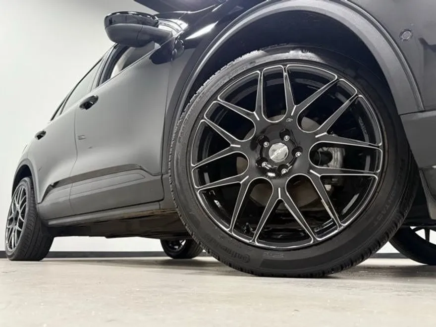 2022 Ford Escape Titanium photo 1