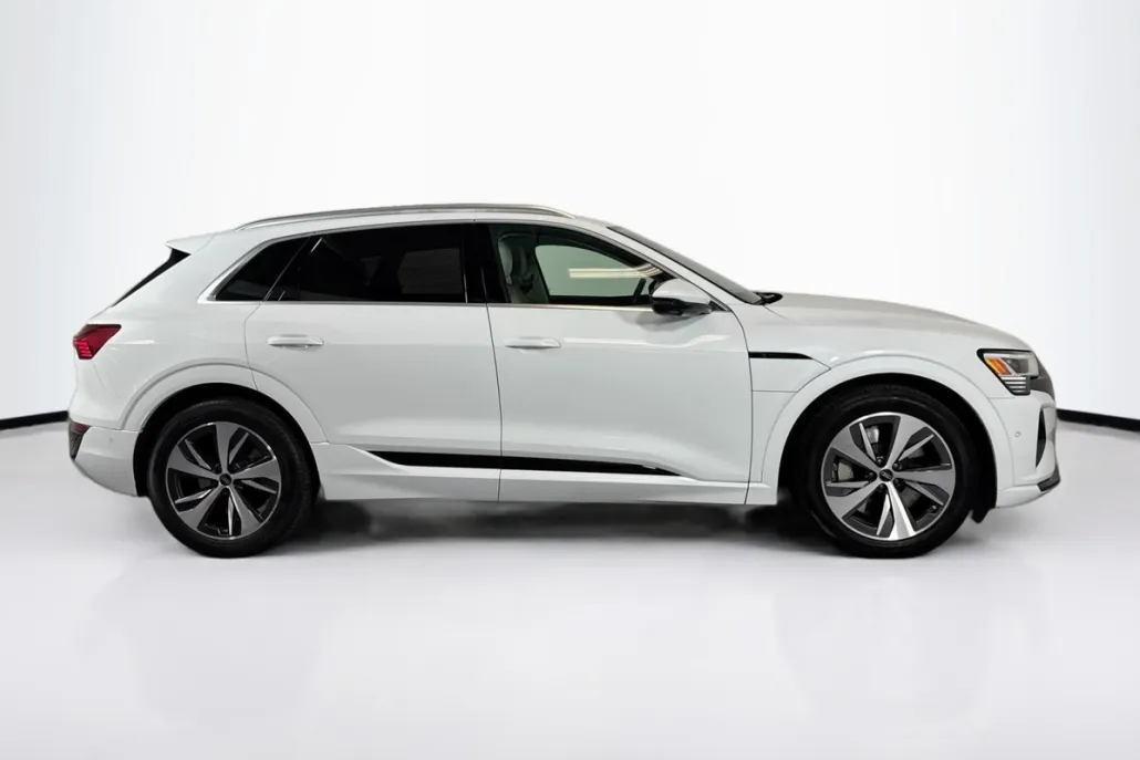 2024 Audi Q8 E-tron Premium Plus photo 1
