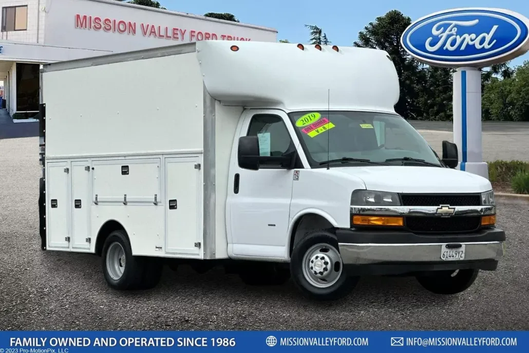 2019 Chevrolet Express 3500 Cutaway photo 1