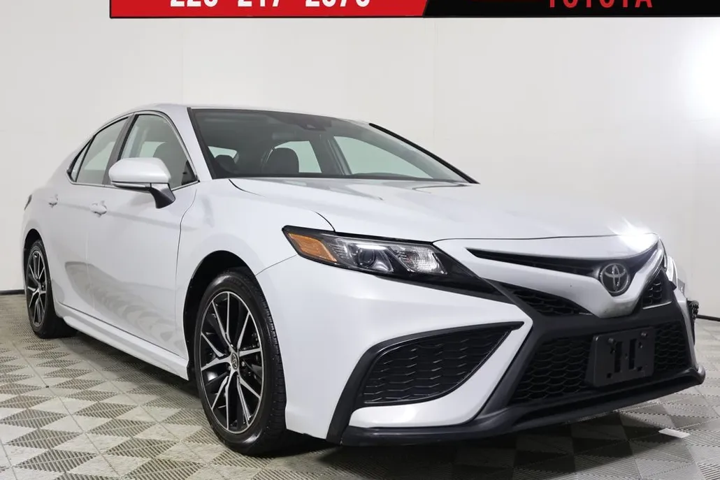 2023 Toyota Camry SE photo 1