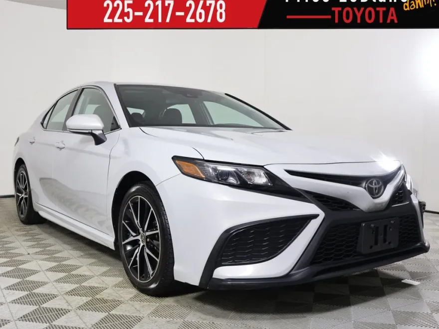 2023 Toyota Camry SE photo 1