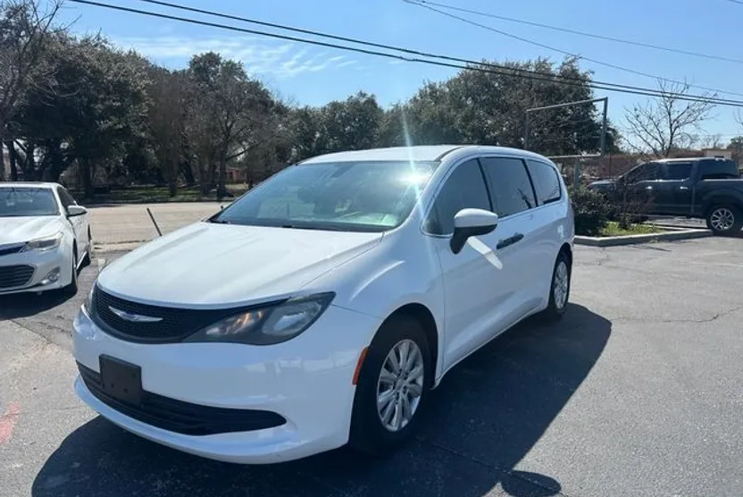 2018 Chrysler Pacifica L photo 1