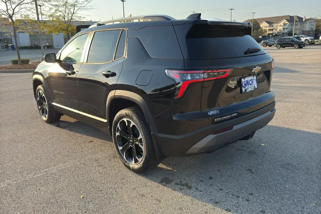 2026 Chevrolet Equinox LT photo 1