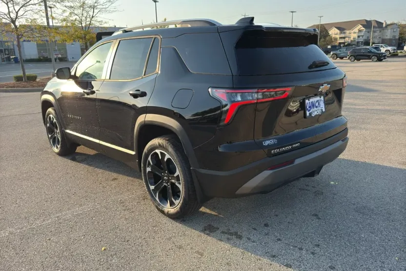 2026 Chevrolet Equinox LT photo 1