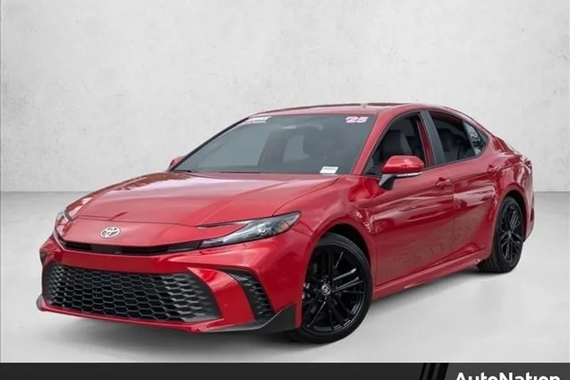 2025 Toyota Camry SE photo 1