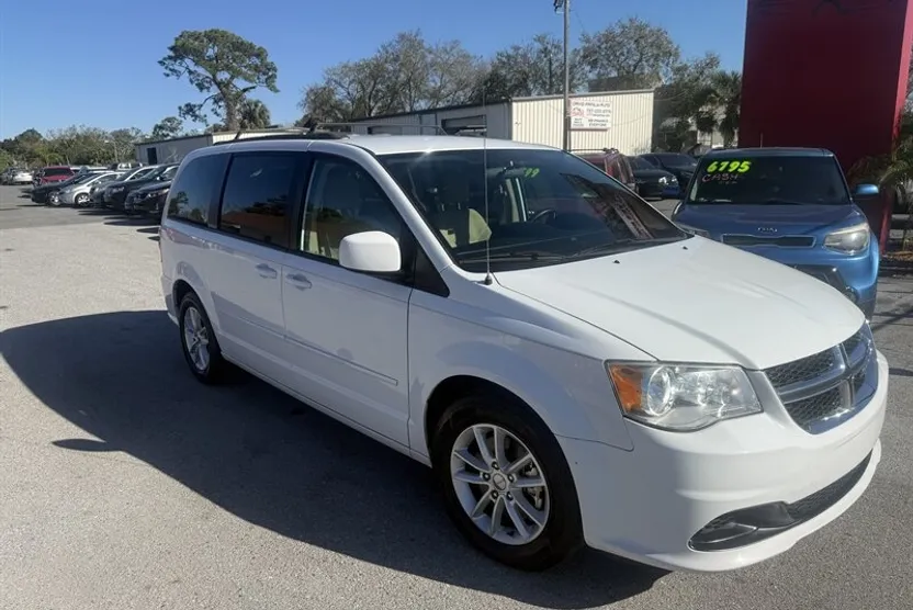 2015 Dodge Grand Caravan SXT photo 1