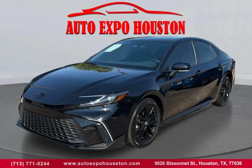 2025 Toyota Camry SE photo 1