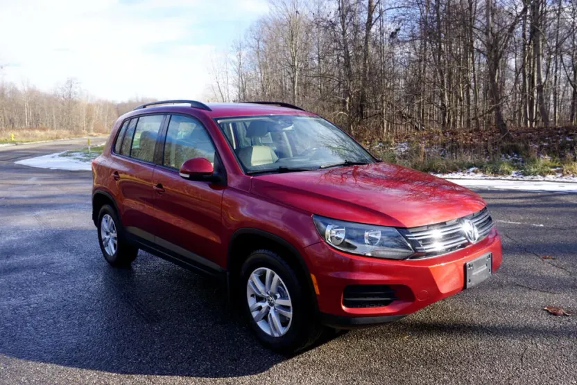 2016 Volkswagen Tiguan S photo 1
