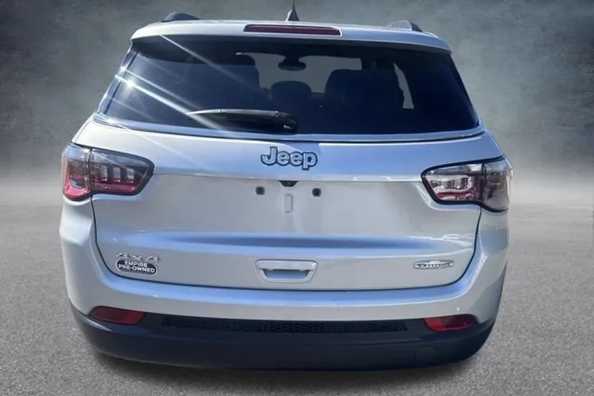 2024 Jeep Compass Latitude photo 1