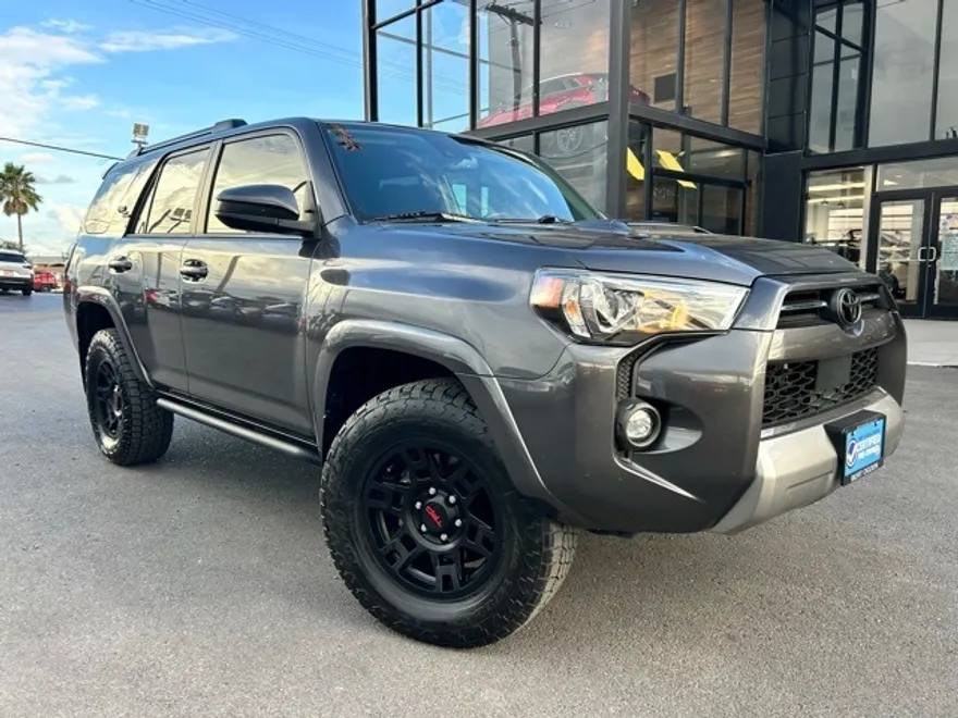 2023 Toyota 4Runner TRD Off-Road photo 1