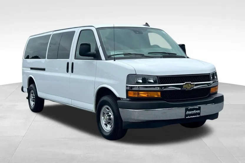 2024 Chevrolet Express 3500 LT Passenger photo 1