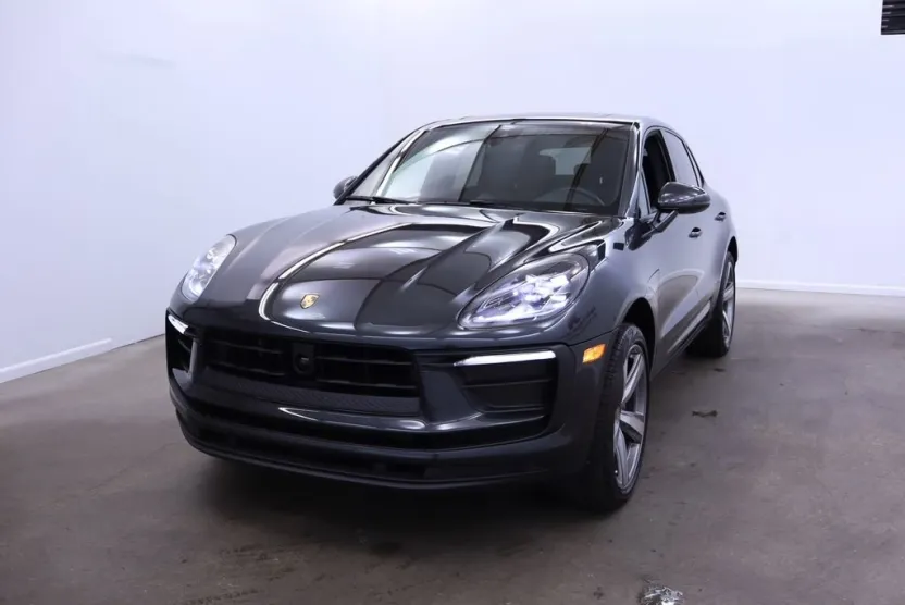 2025 Porsche Macan photo 1