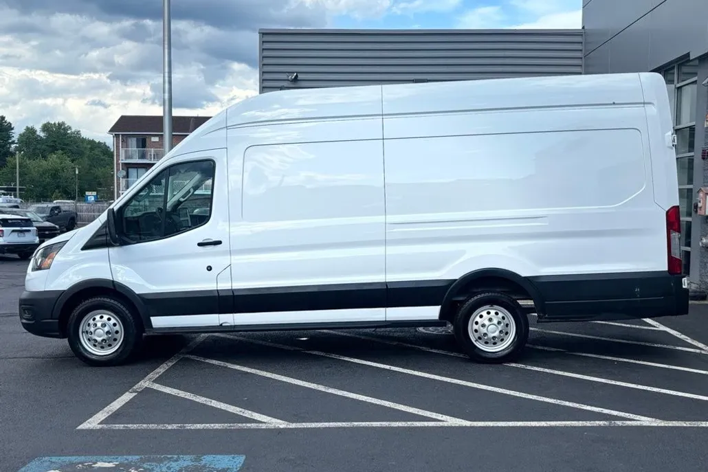 2022 Ford Transit photo 1