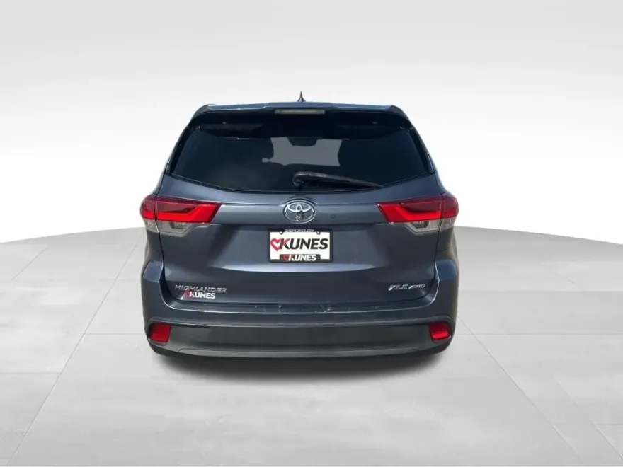 2018 Toyota Highlander XLE photo 1