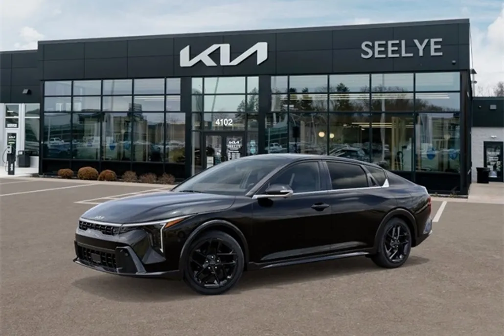 2025 Kia K4 GT-Line Turbo photo 1