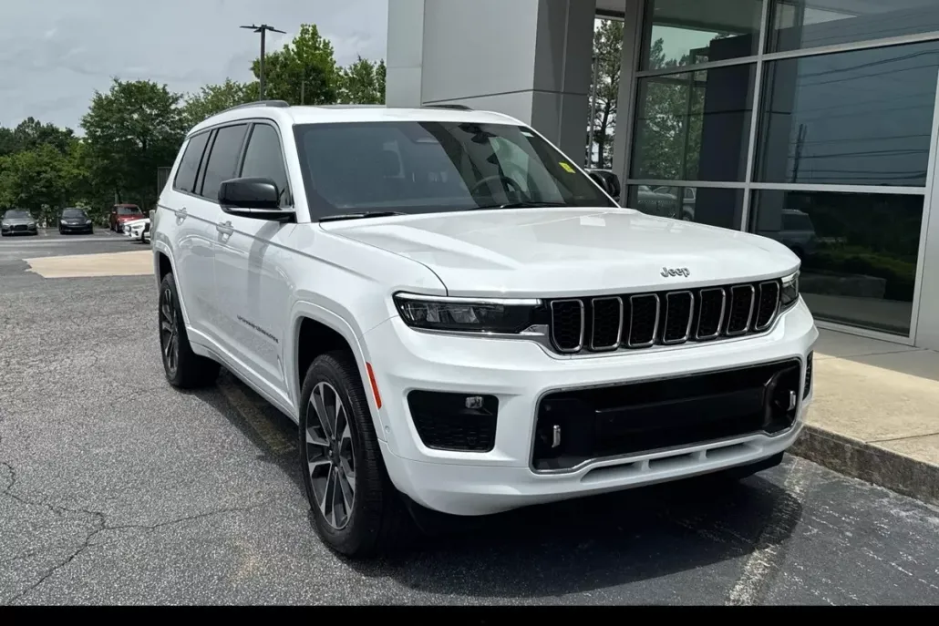 2023 Jeep Grand Cherokee Overland photo 1