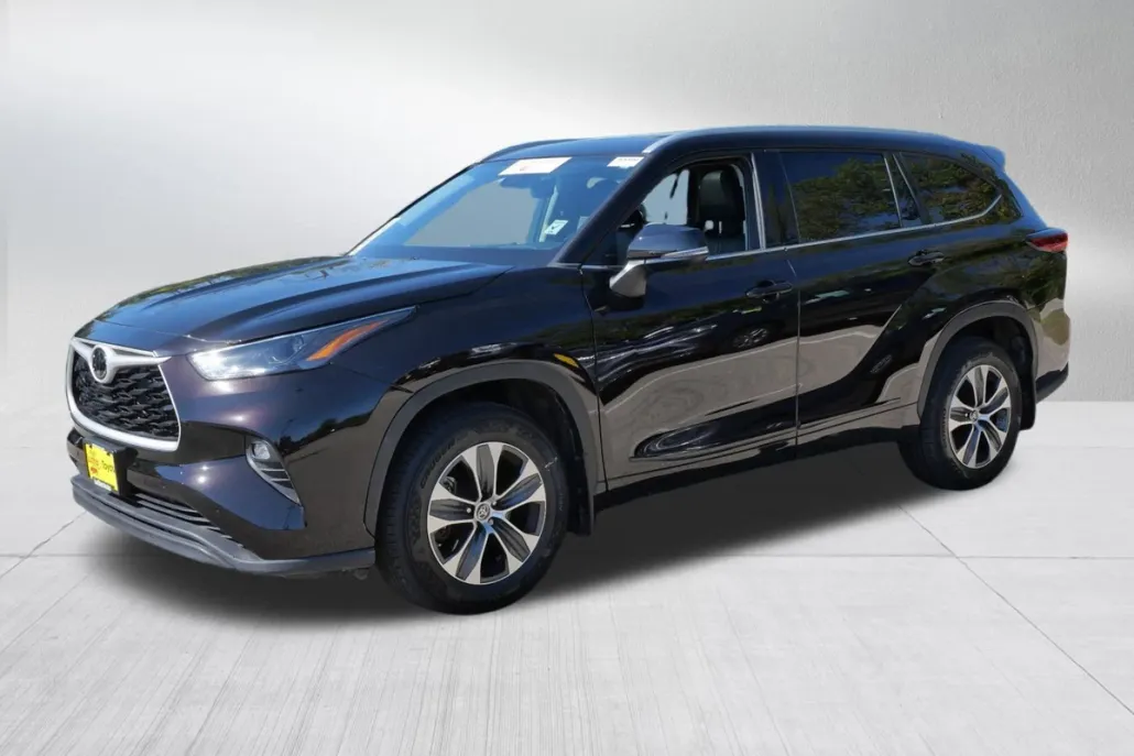 2022 Toyota Highlander XLE photo 1
