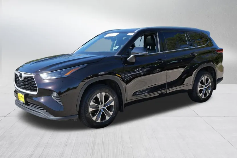 2022 Toyota Highlander XLE photo 1