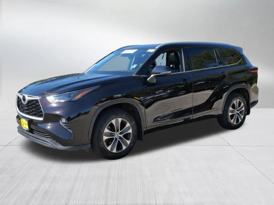 2022 Toyota Highlander XLE photo 1