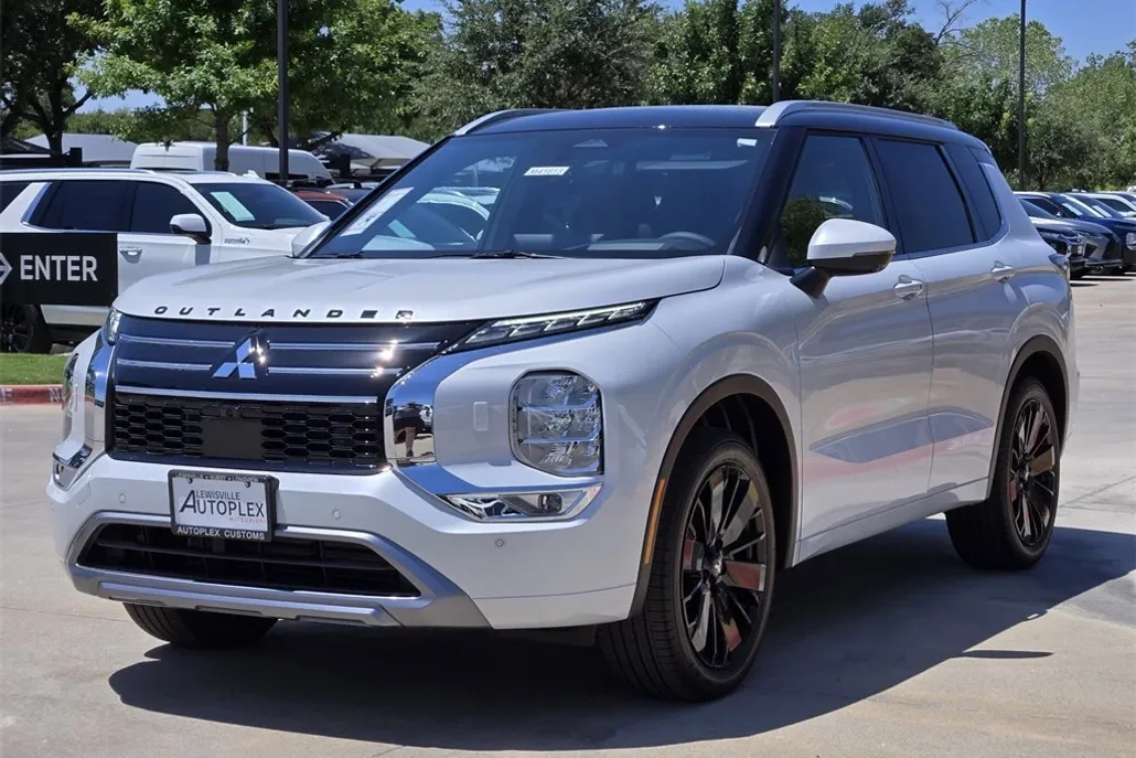 2025 Mitsubishi Outlander SEL photo 1