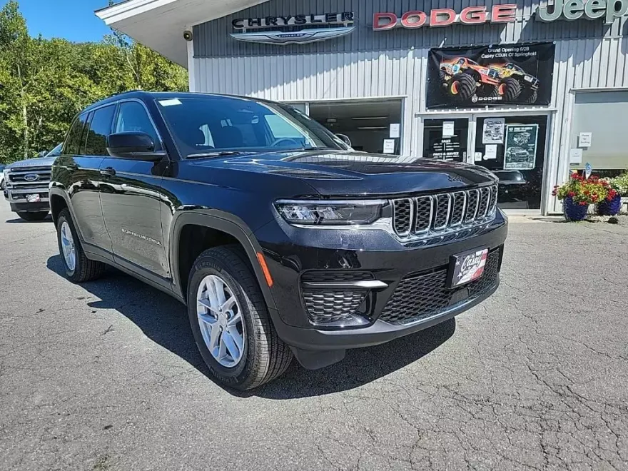2025 Jeep Grand Cherokee Laredo photo 1