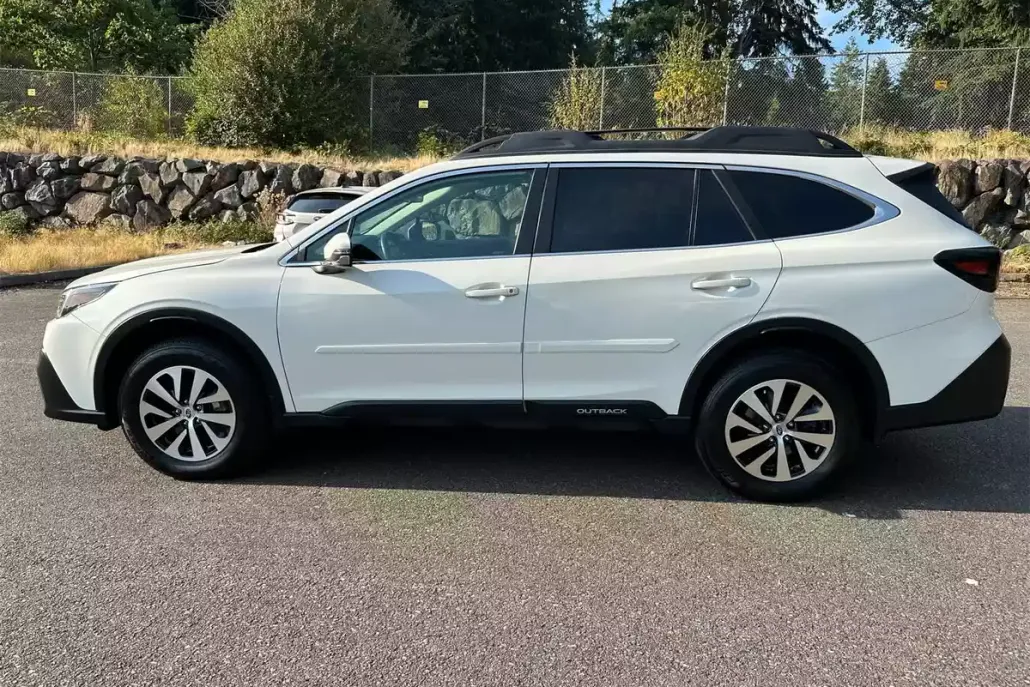 2021 Subaru Outback Premium photo 1