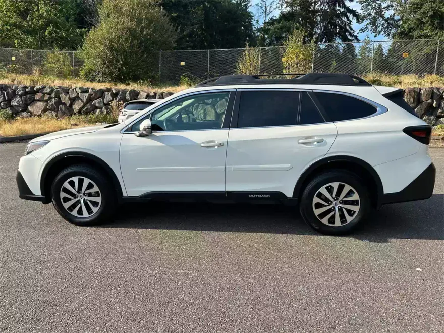 2021 Subaru Outback Premium photo 1