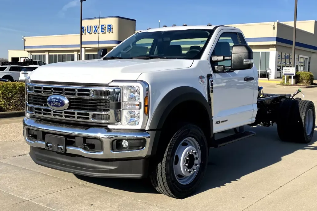 2024 Ford F-600 photo 1