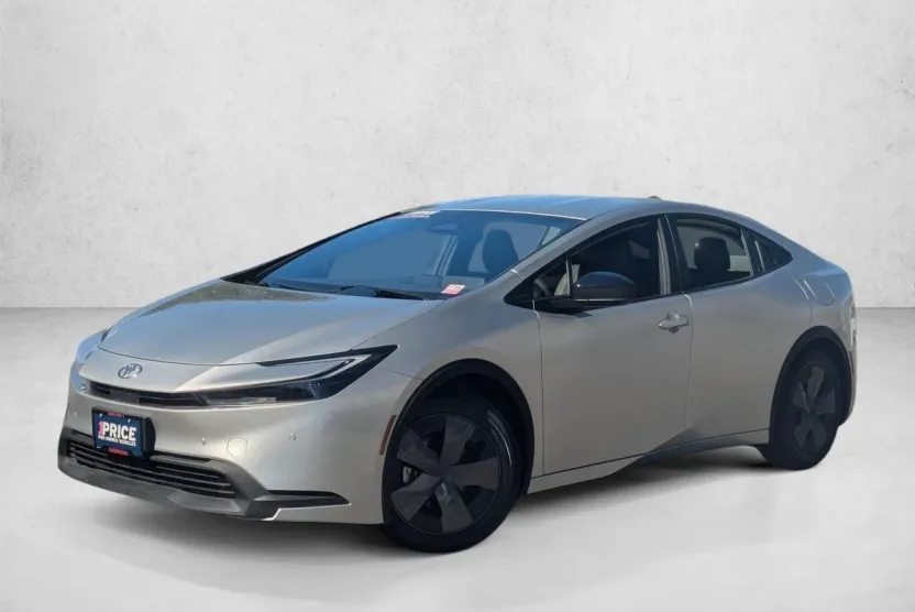 2024 Toyota Prius LE photo 1