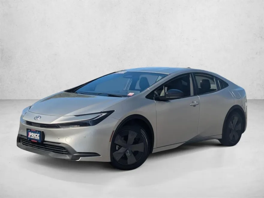 2024 Toyota Prius LE photo 1