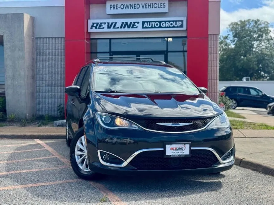 2018 Chrysler Pacifica Touring Plus photo 1