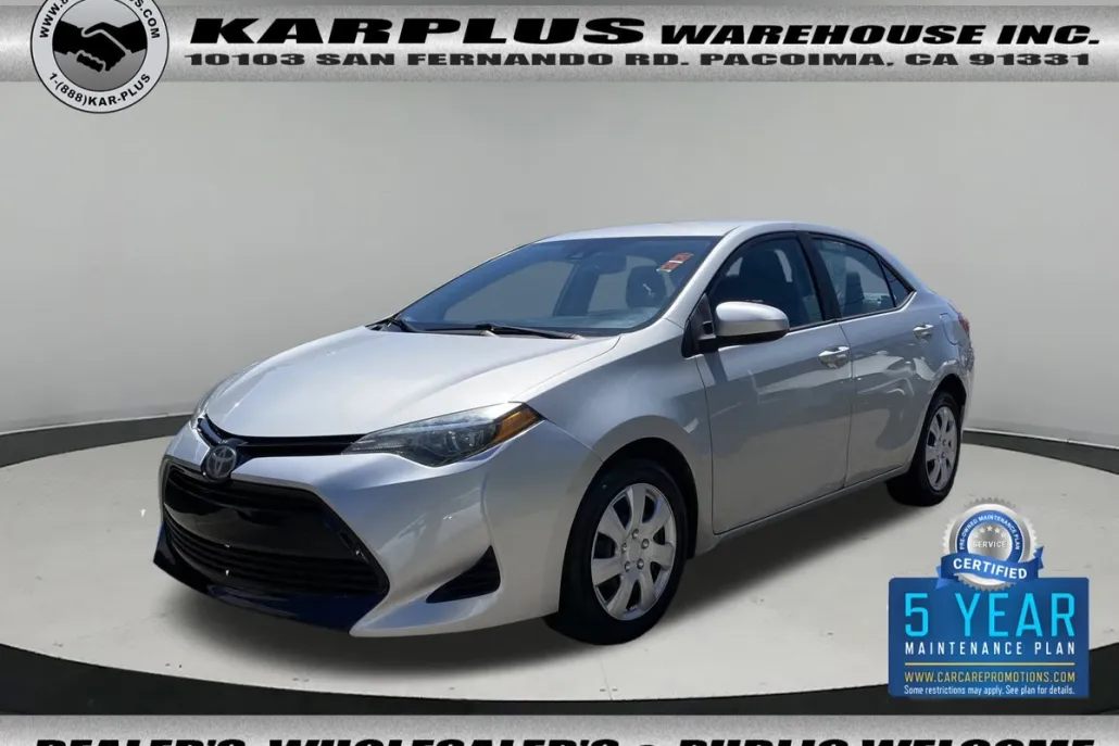 2018 Toyota Corolla LE photo 1