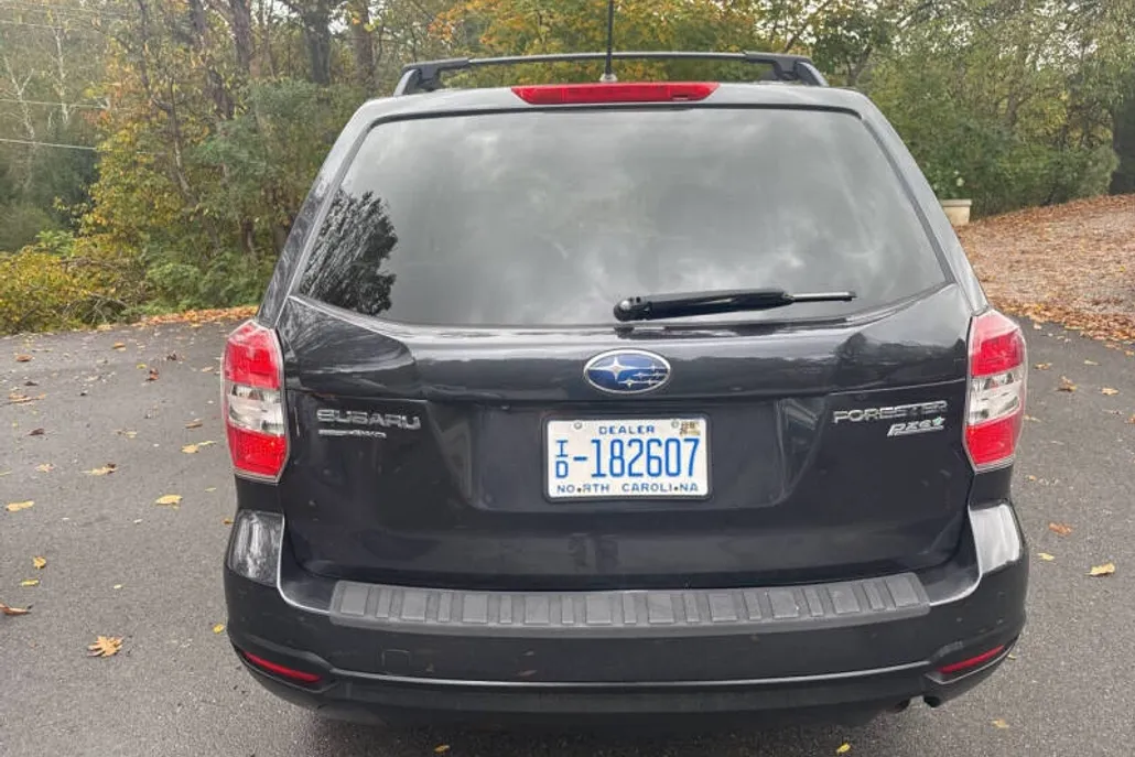 2015 Subaru Forester 2.5i Premium photo 1