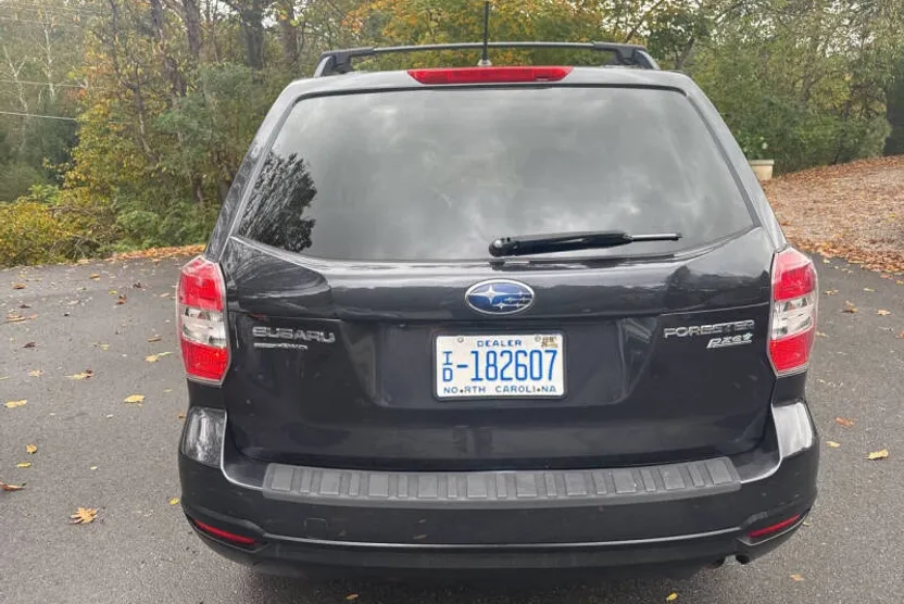 2015 Subaru Forester 2.5i Premium photo 1