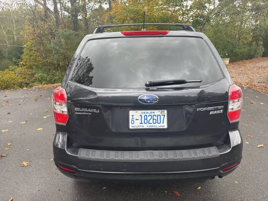 2015 Subaru Forester 2.5i Premium photo 1