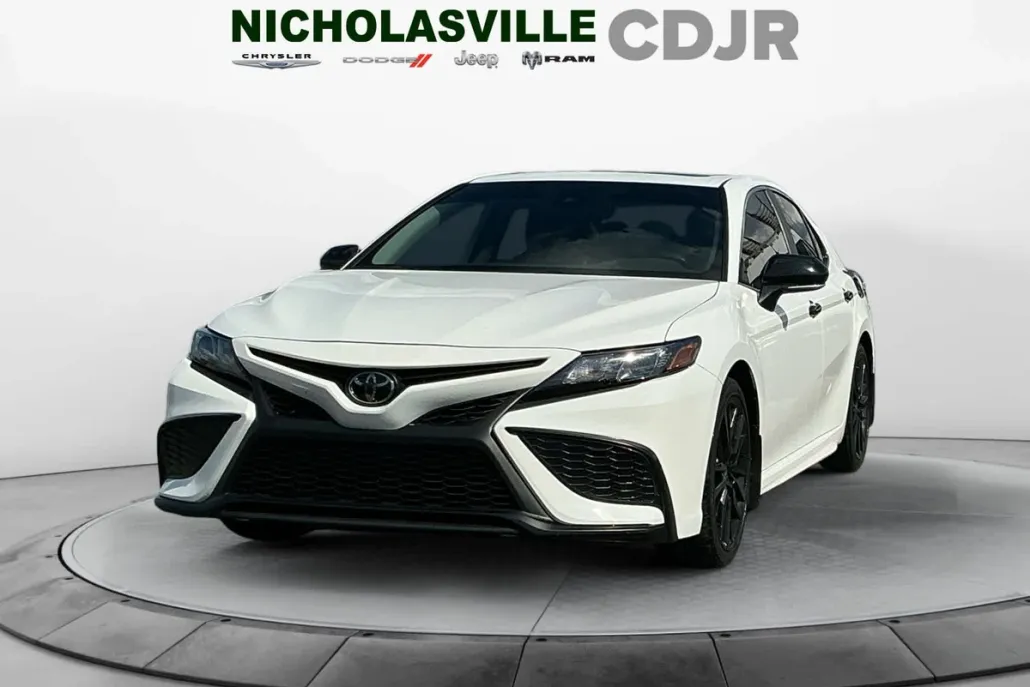 2023 Toyota Camry SE photo 1
