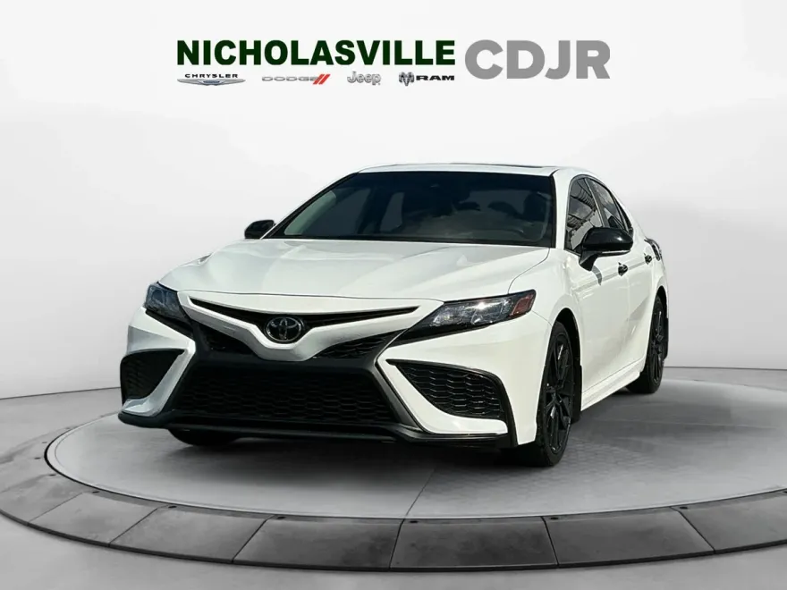 2023 Toyota Camry SE photo 1