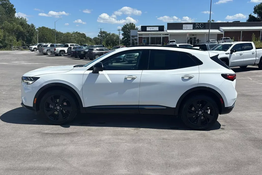2023 Buick Envision Essence photo 1