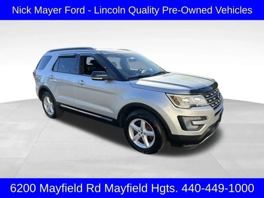 2016 Ford Explorer XLT photo 1