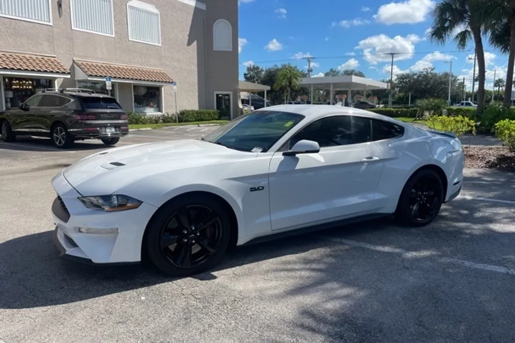 2022 Ford Mustang GT Premium photo 1