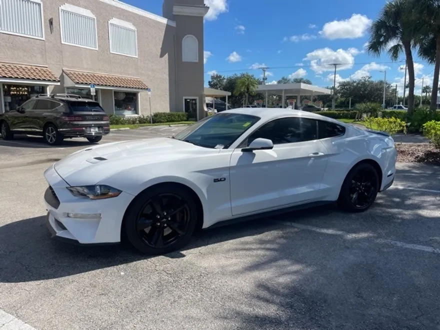 2022 Ford Mustang GT Premium photo 1