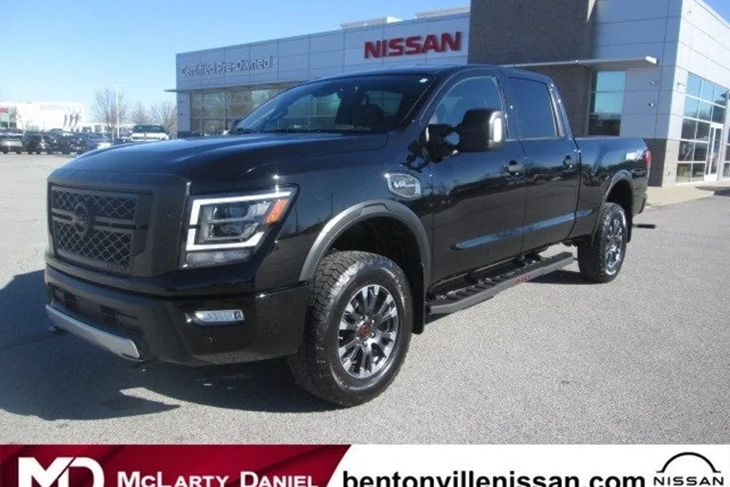 2023 Nissan Titan PRO-4X photo 1