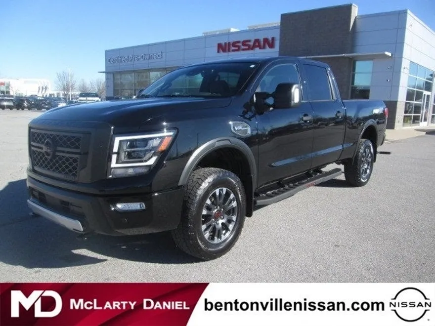 2023 Nissan Titan PRO-4X photo 1