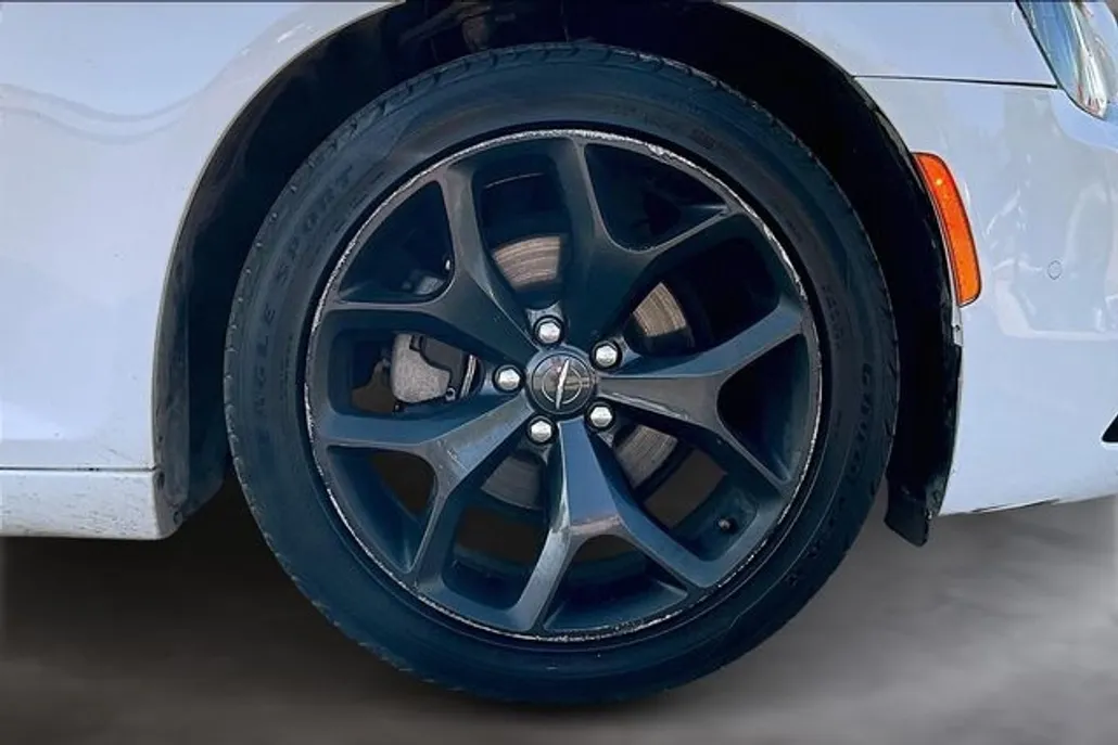 2021 Chrysler 300 S photo 1