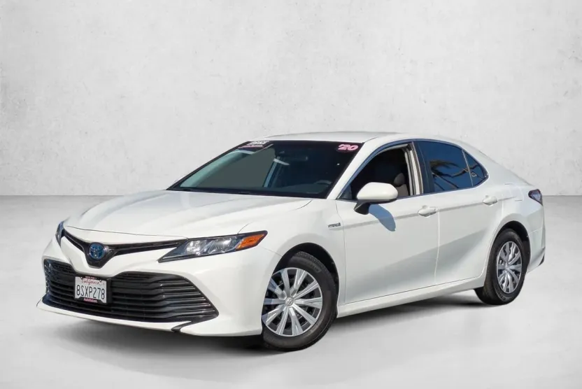 2020 Toyota Camry Hybrid LE photo 1