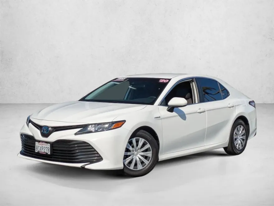 2020 Toyota Camry Hybrid LE photo 1