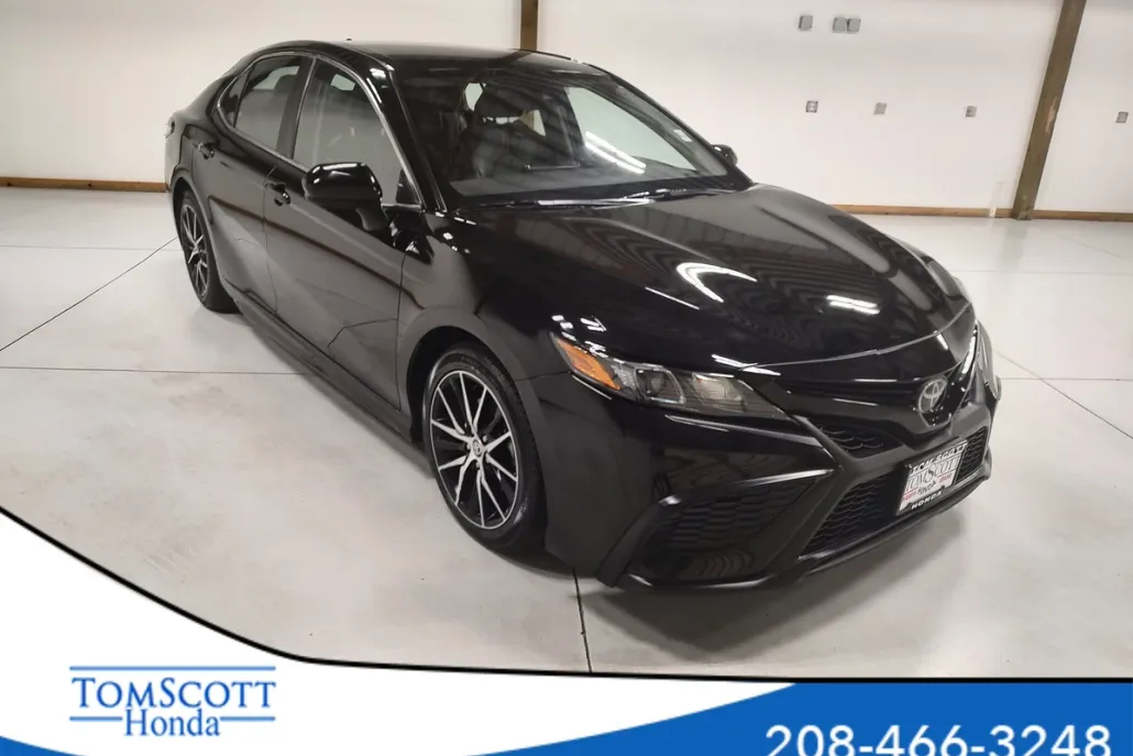 2021 Toyota Camry SE photo 1